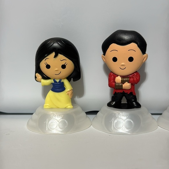 Disney | Disney 100 | meal toys - Picture 2 of 5